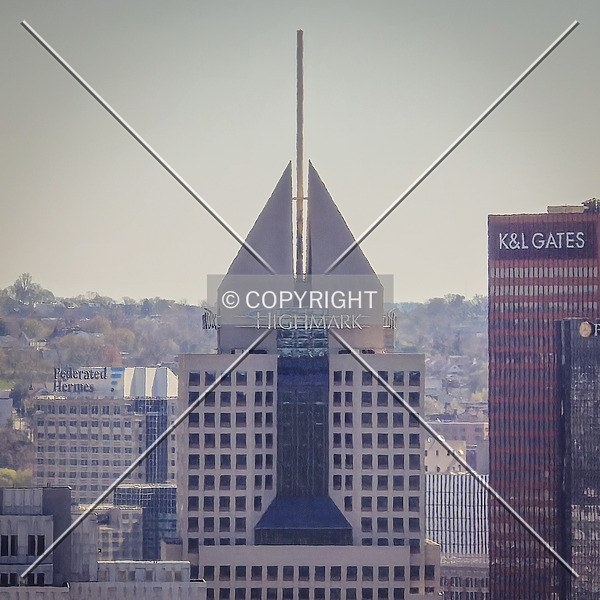 Fifth Avenue Place by Ryan Hildebrand