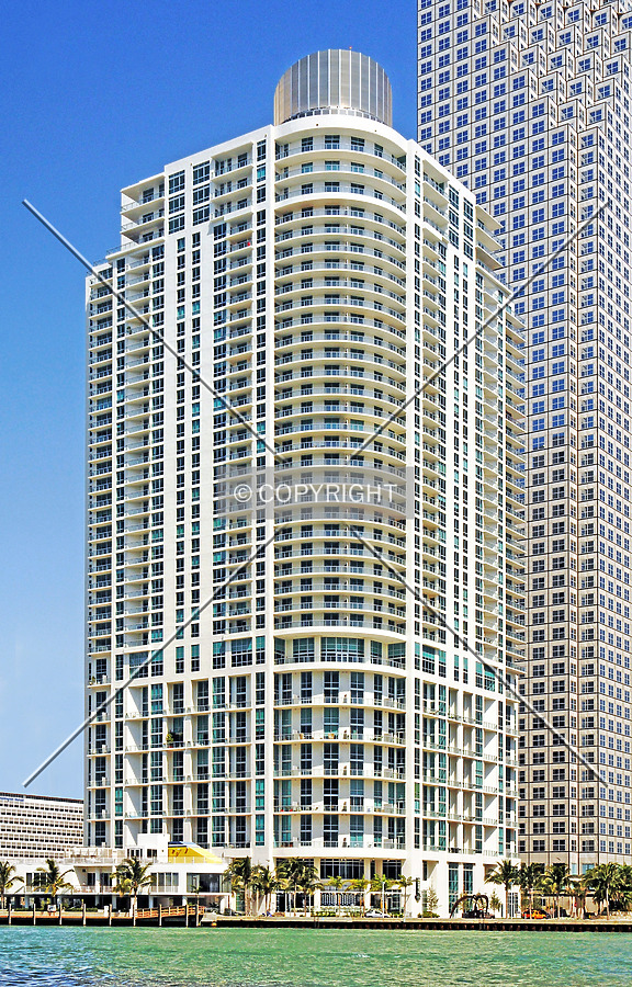 Met 1 by Jorge Molina