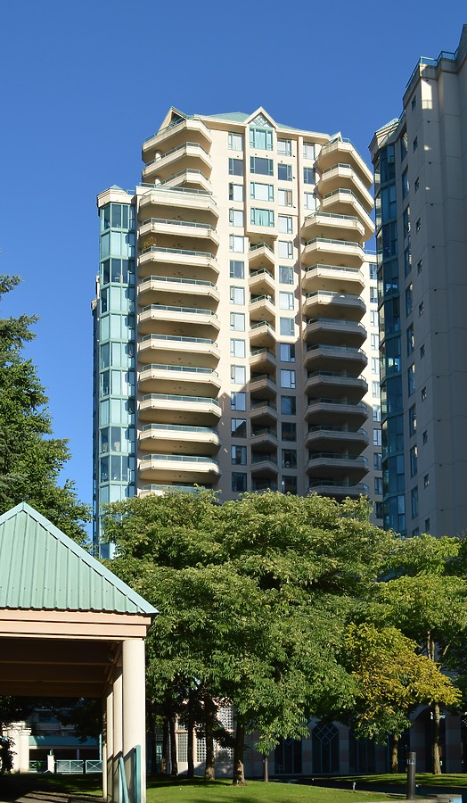 WestRoyal Tower II by Huopa