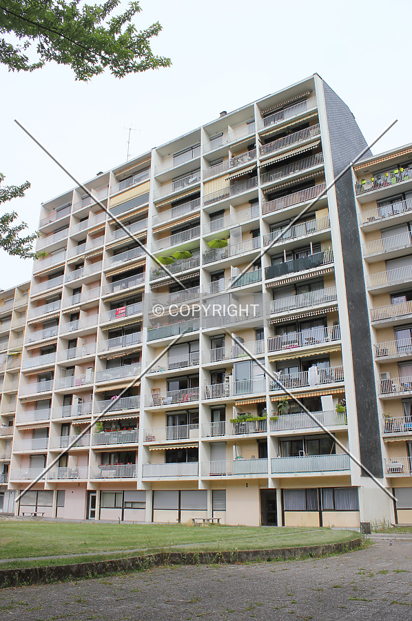 394 Avenue du Covet by Florian Barbier