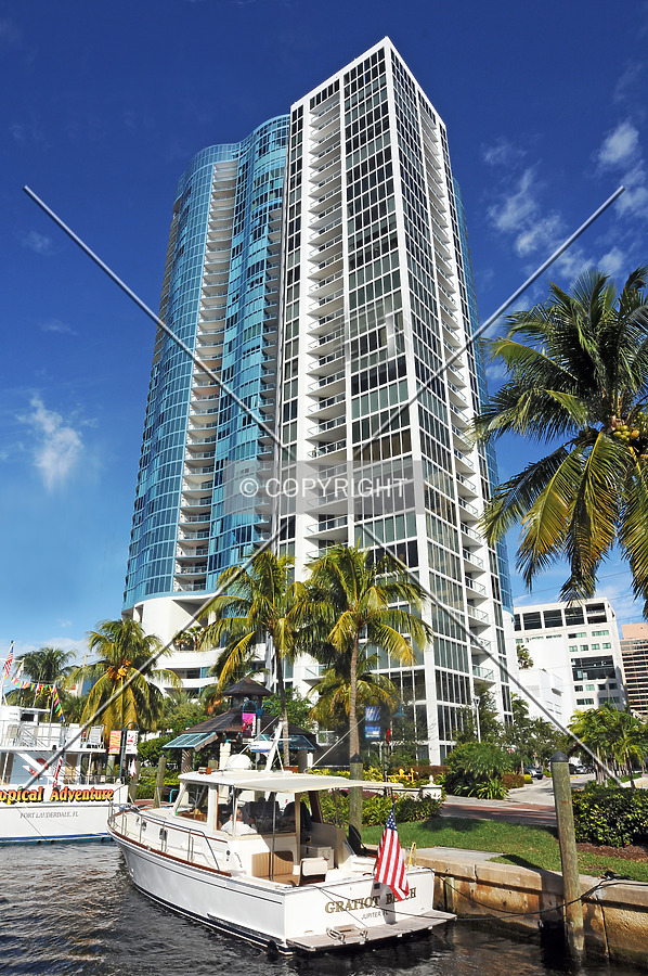 Las Olas River House by Jorge Molina