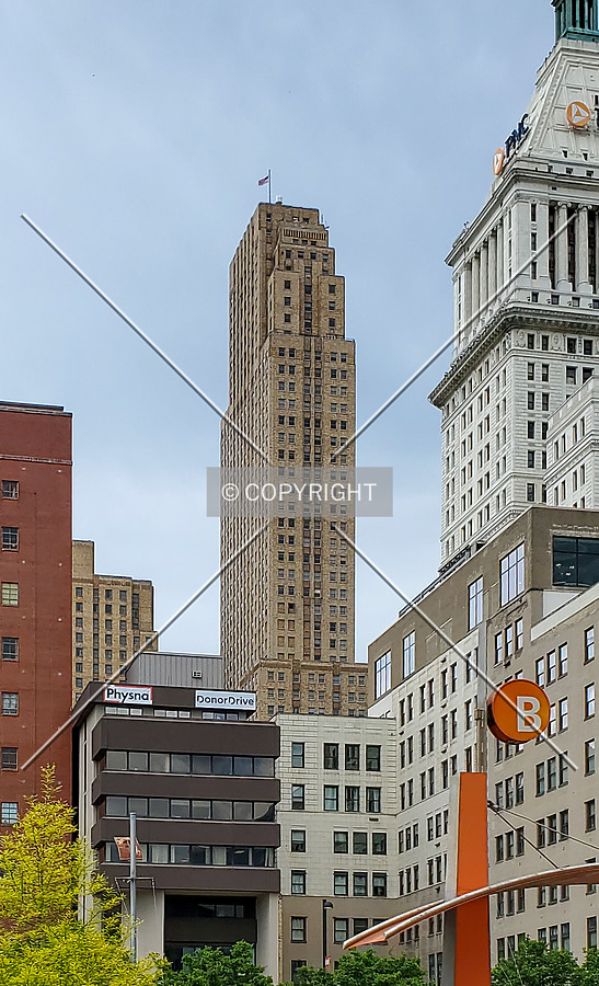 Carew Tower by Ryan Hildebrand