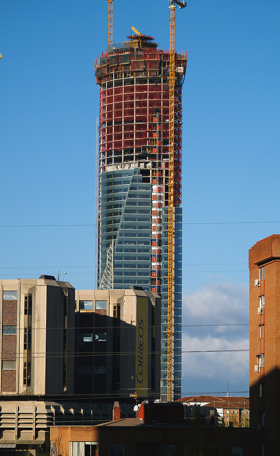 Torre Espacio by Cesar Serrano
