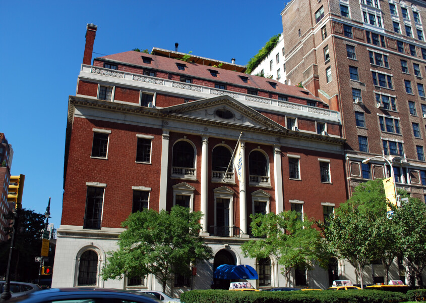 560 Park Avenue