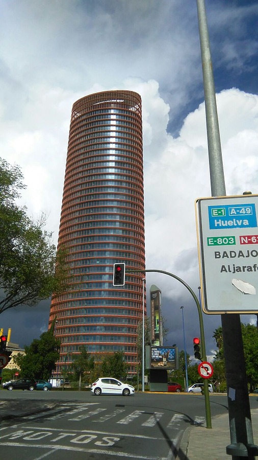 Torre Sevilla by Judikaƫl Ninon