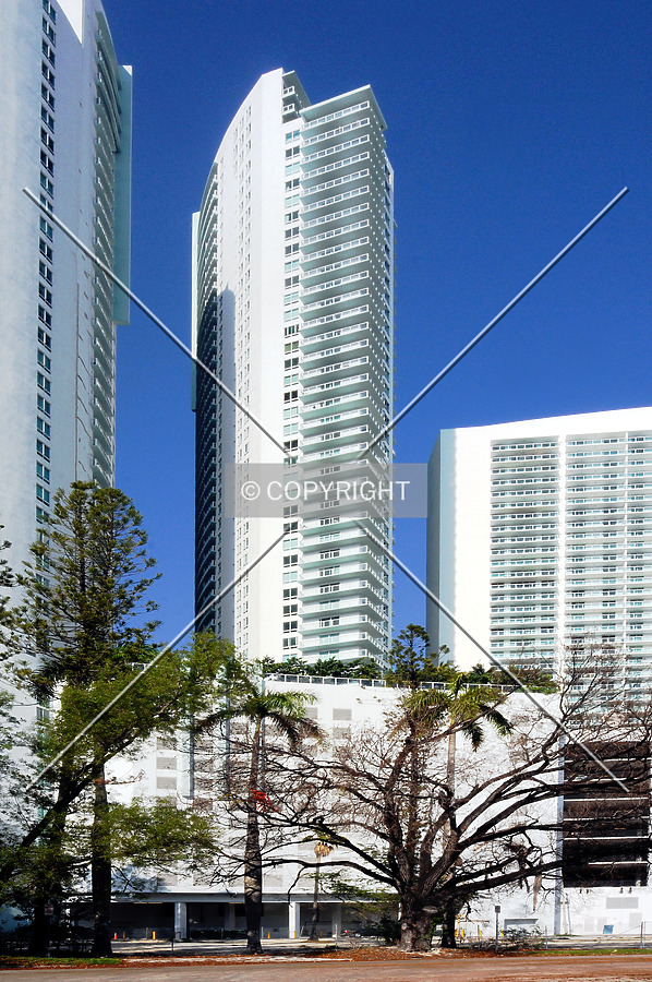 Quantum on the Bay South Tower by Jorge Molina