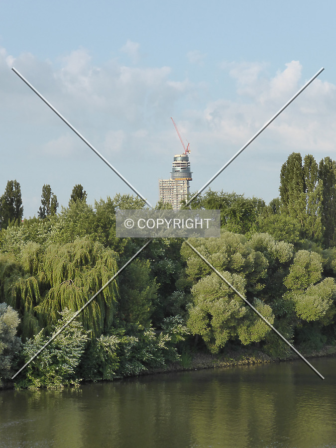 Henninger-Turm by Nephilim