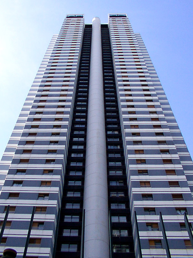 Torre Le Parc by Daniel Kieckhefer
