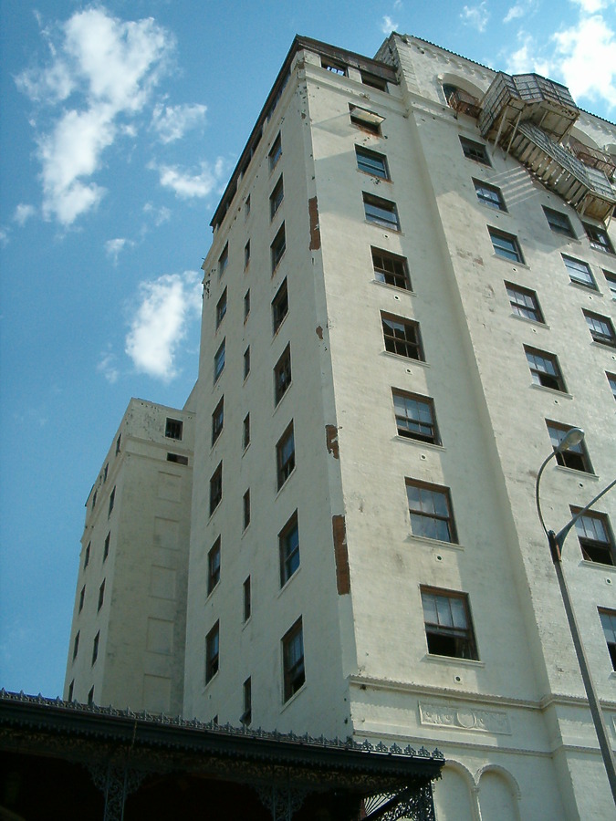 Hilton Capitol Center by Rodney Gunn