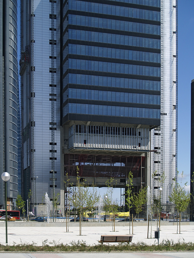 Torre Caja Madrid by Cesar Serrano