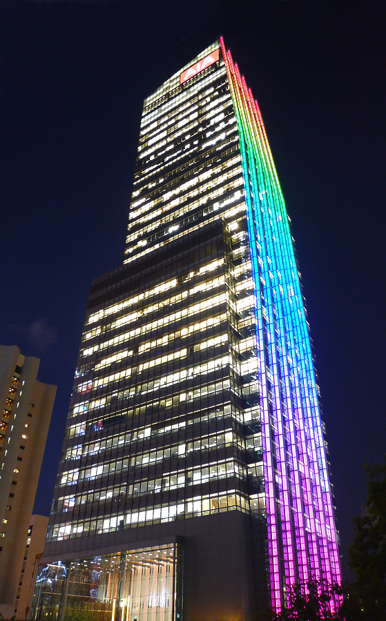 AIG Tower by Wilson Ling