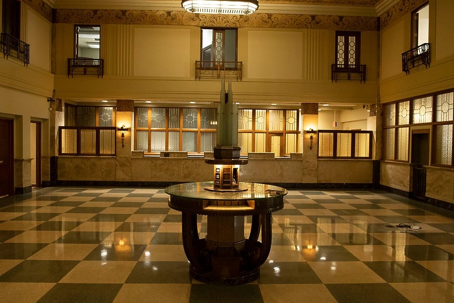 Hulman Building by Stan Sussina / Courier & Press