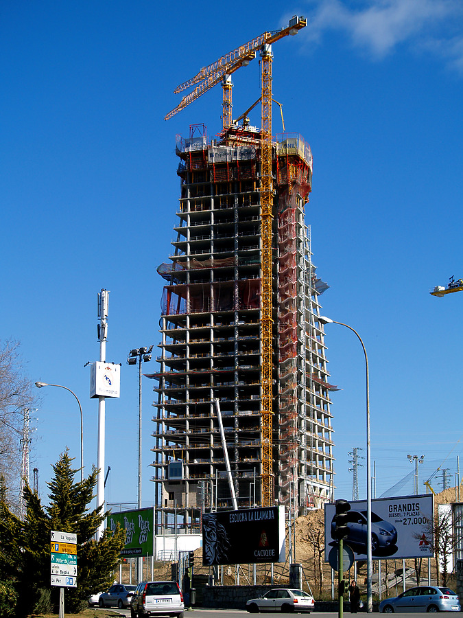 Torre Espacio by Cesar Serrano