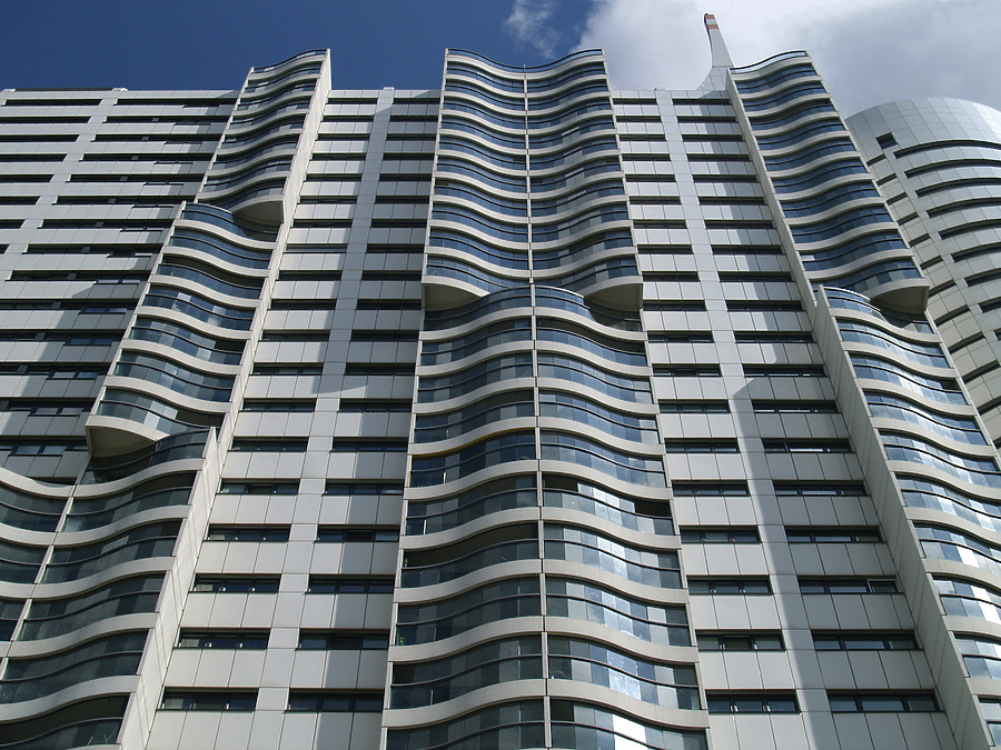 Hochhaus Neue Donau by Cesar Serrano