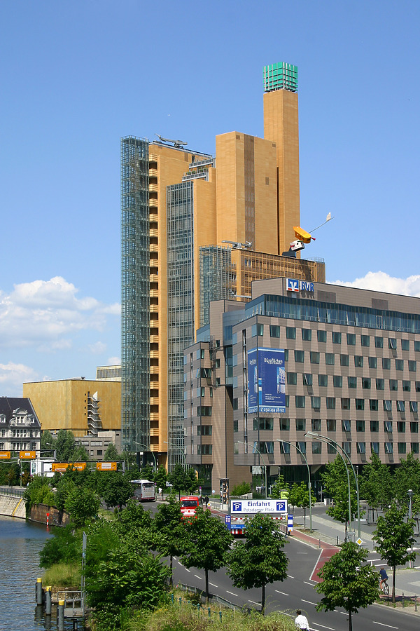 Debis Tower by Michiel van Dijk