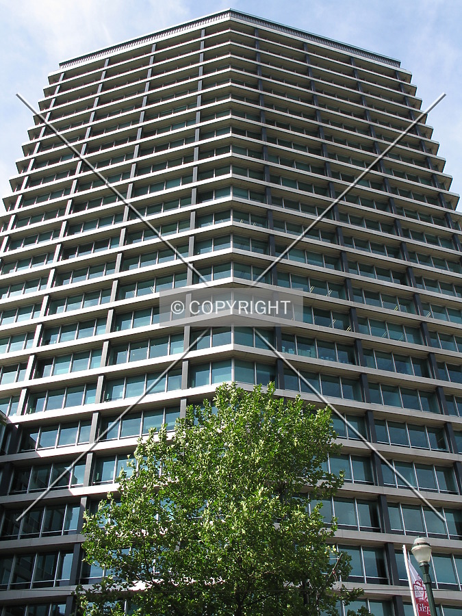 Tour Louise / Louiza Toren by Emmanuel D.