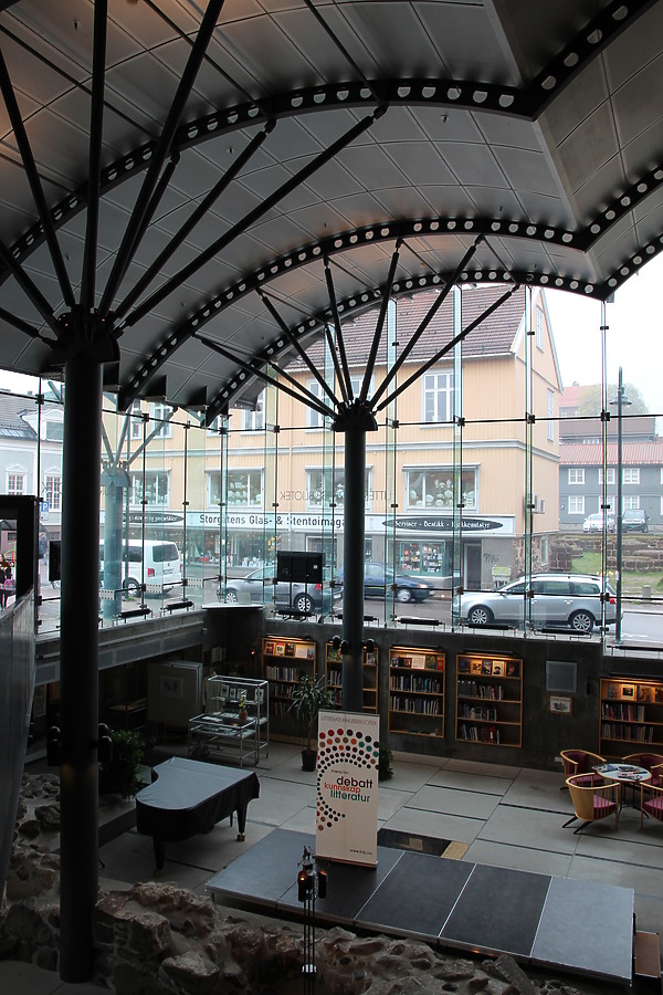 Tønsberg og Færder Bibliotek by Kjetil Balog
