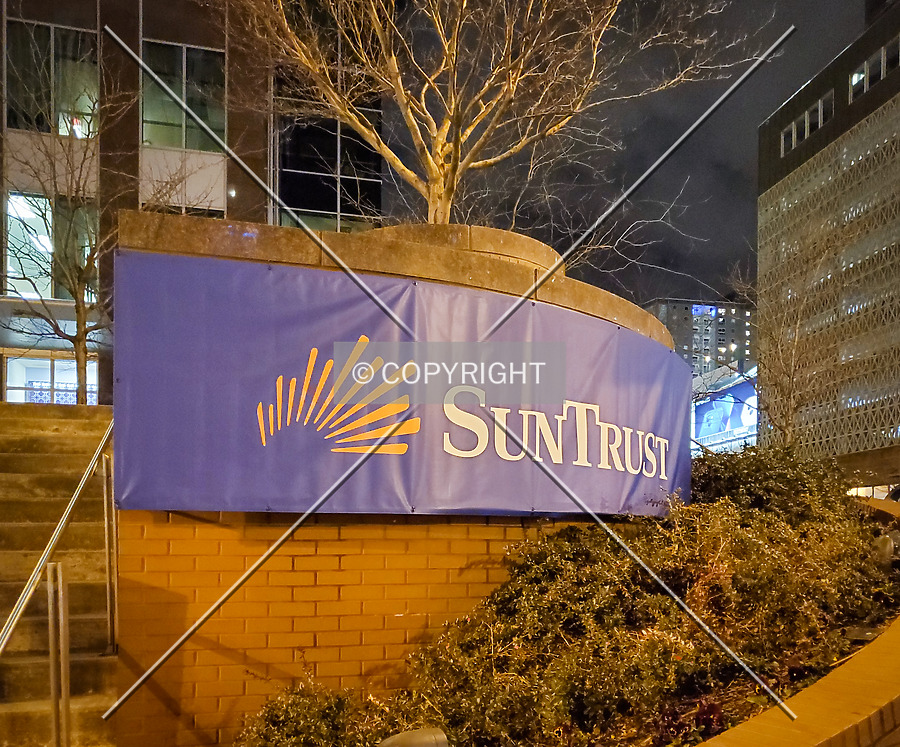 SunTrust Plaza by Ryan Hildebrand