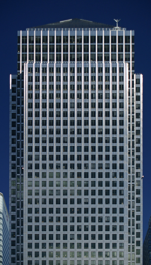 One Canada Square by Cesar Serrano