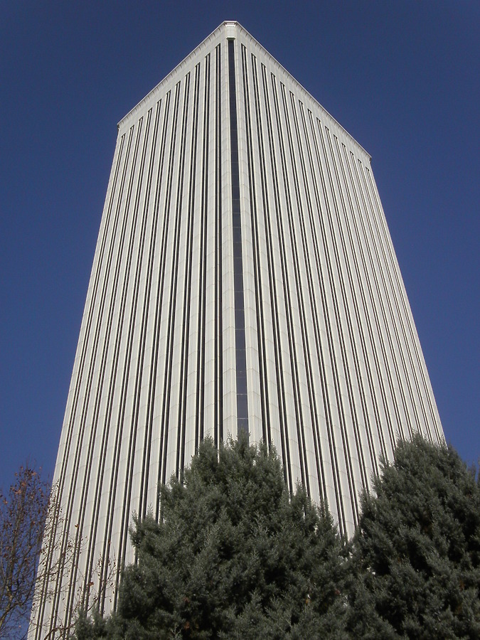 Torre Picasso by Cesar Serrano