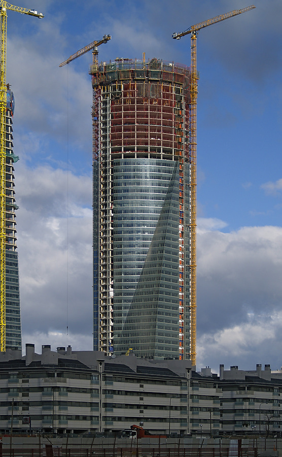Torre Espacio by Cesar Serrano