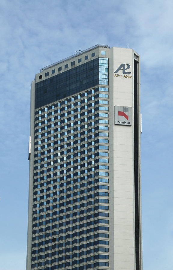 Vista Tower by John Bek