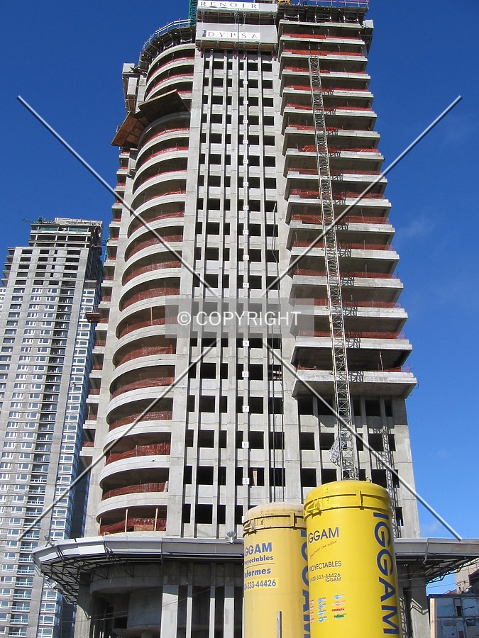 Torre Renoir 1 by Maximiliano Buono