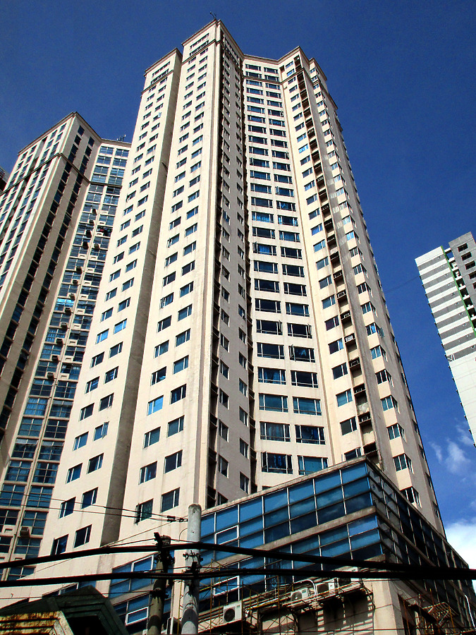 Regalia Park Tower 1 by Daniel Kieckhefer