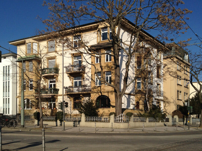 Thüringer Straße 1