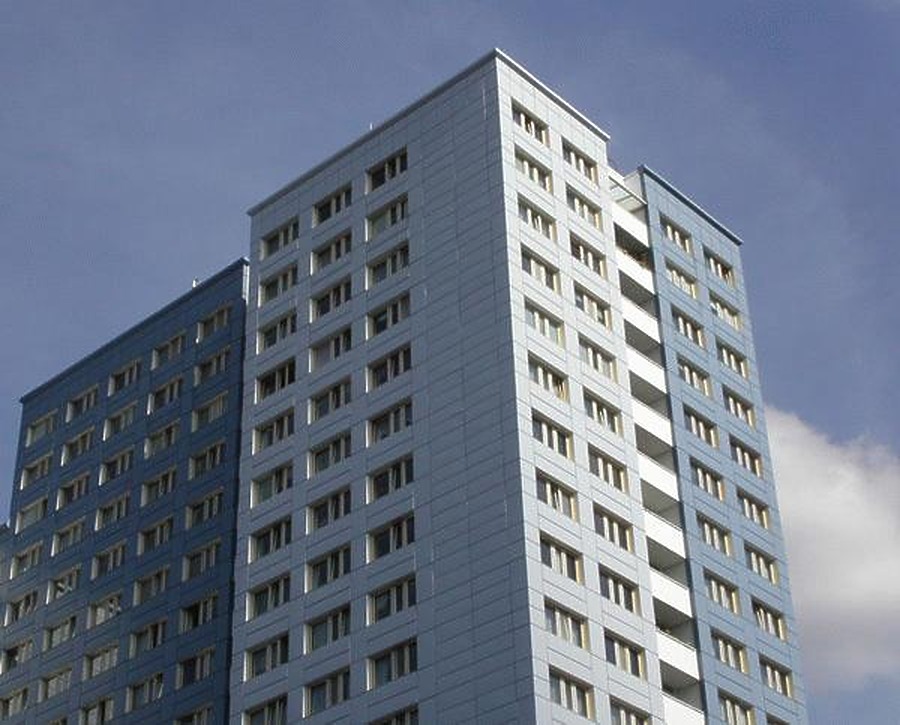 Strasse der Pariser Kommune 21/23 by Cesar Serrano