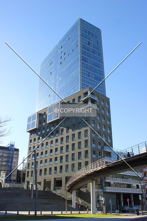Isozaki Atea I by Florian Barbier