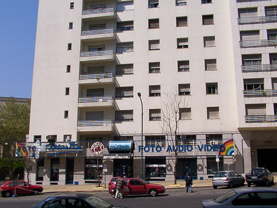 Edificio 14 de Mayo by Daniel Kieckhefer