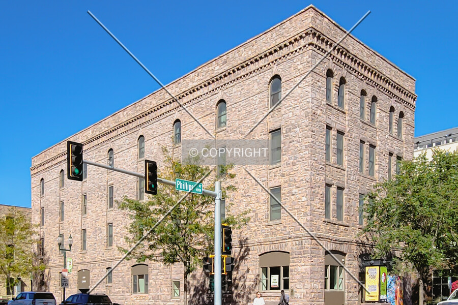 401 North Phillips Avenue