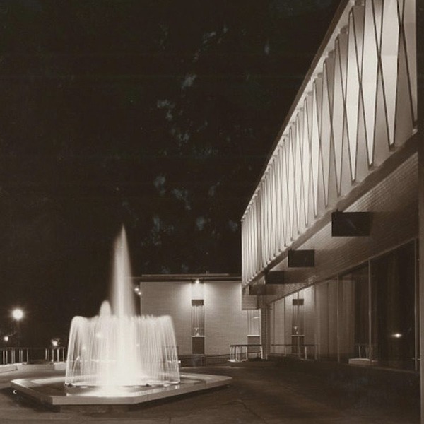 Kiewit Plaza by BLACKSTONE PLAZA