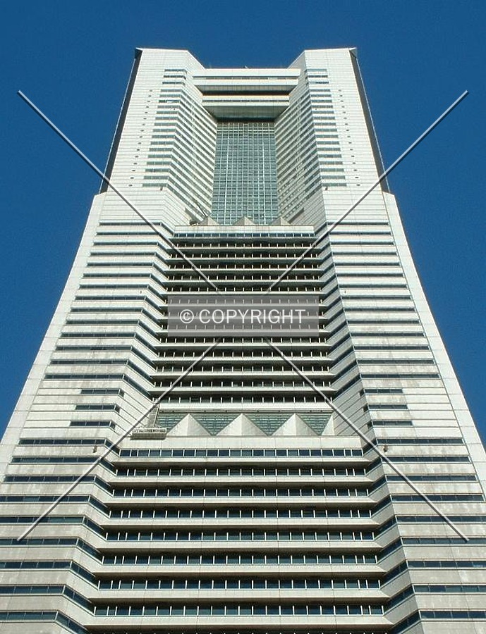 Yokohama Landmark Tower by Andrew Stewart