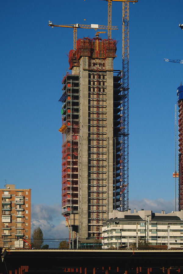 Torre Caja Madrid by Cesar Serrano