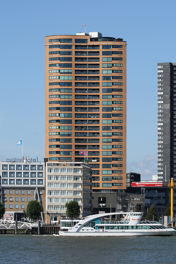 Hoge Erasmus by Michiel van Dijk