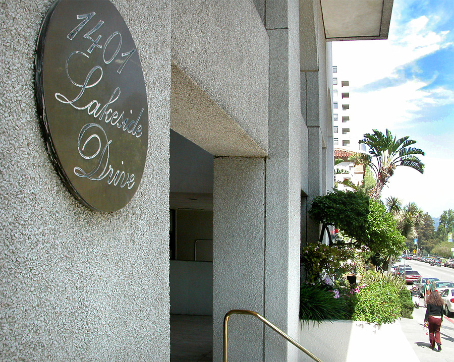 Lakeside Plaza Building by Jim Schwartz