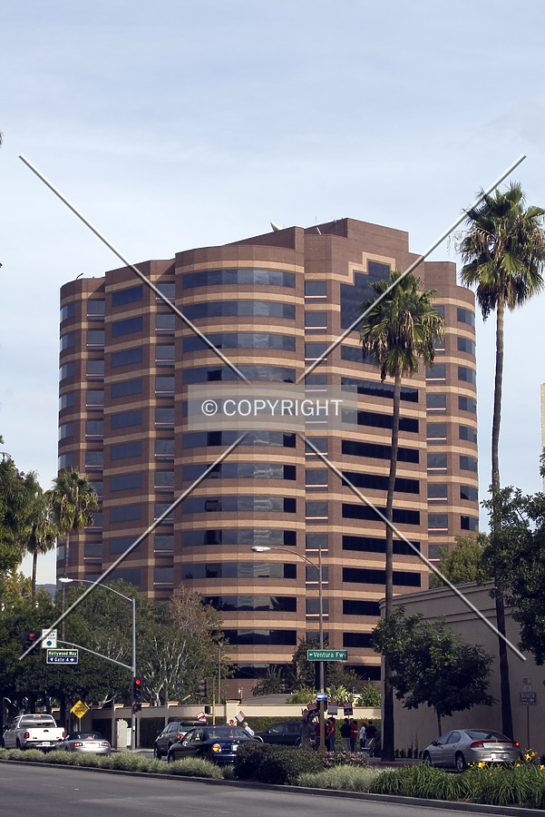 Central Park Building by Martin Bugajski