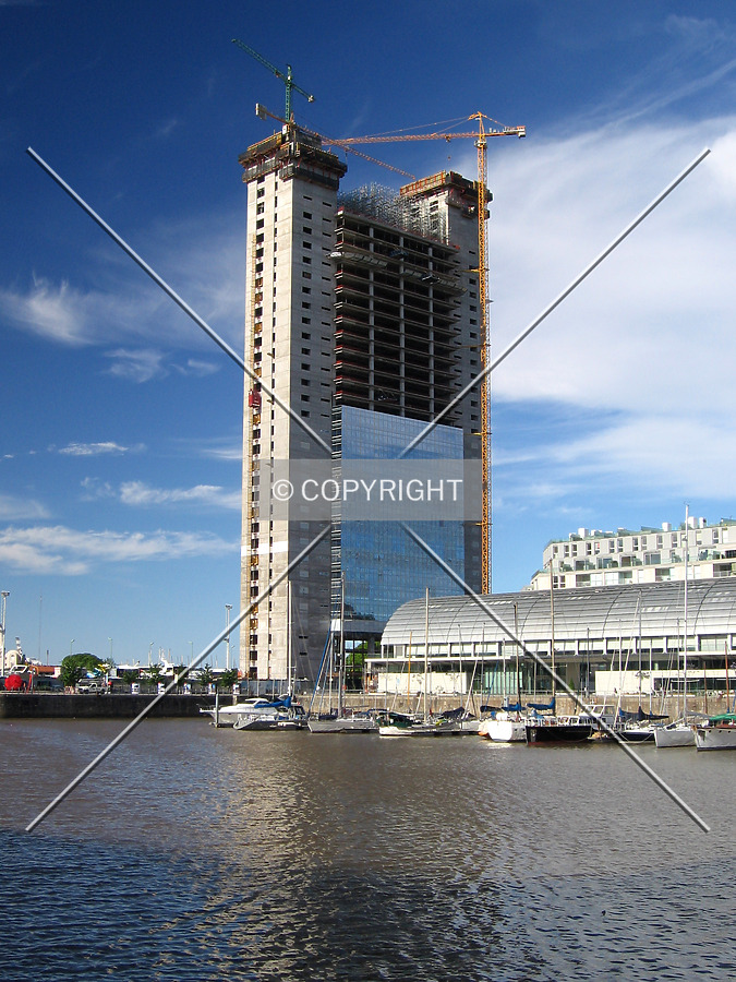 Madero Office by Maximiliano Buono