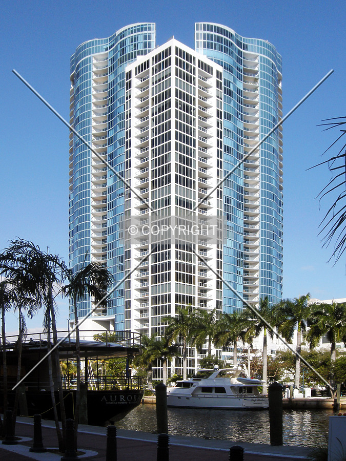 Las Olas River House by Jorge Molina