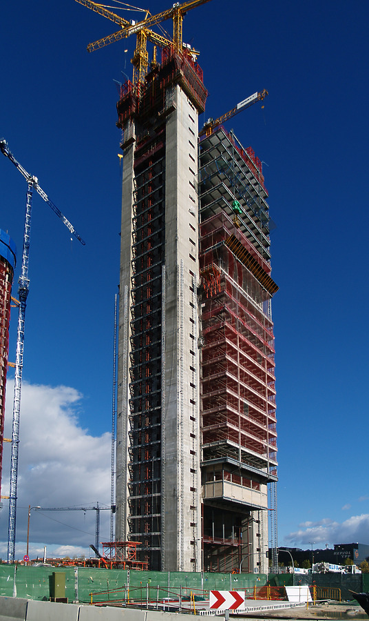 Torre Caja Madrid by Cesar Serrano