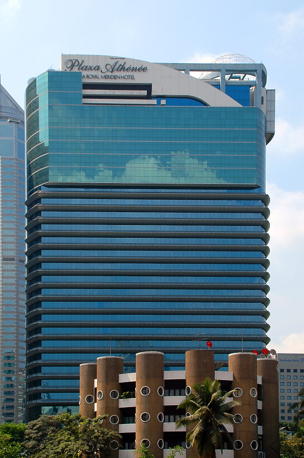 Plaza Athénée Hotel by John Bek