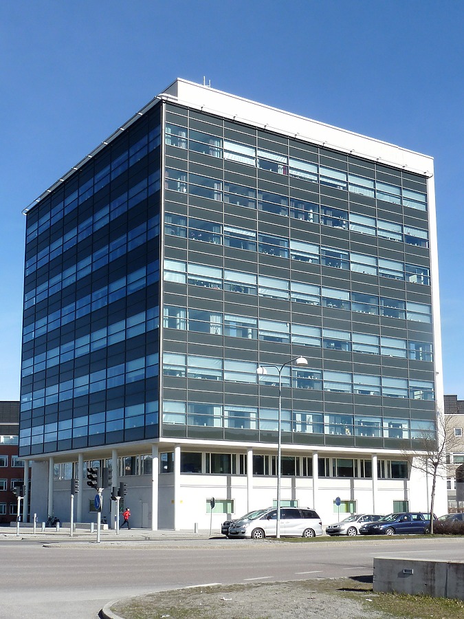 Polishuset by Robin Spetz