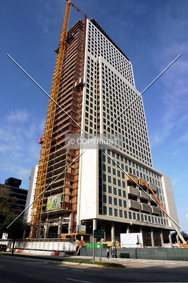 Brickell World Plaza by Jorge Molina