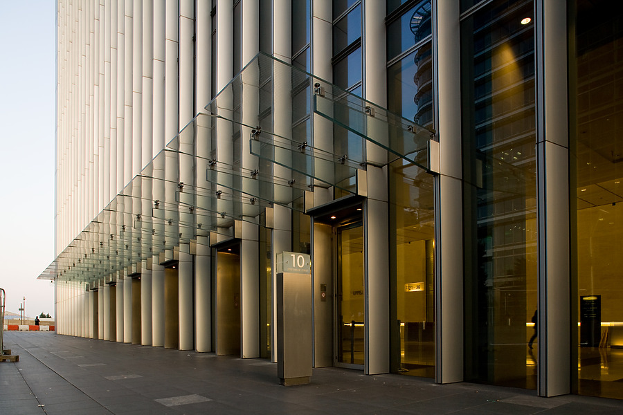 10 Upper Bank Street by Pavel Toczynski