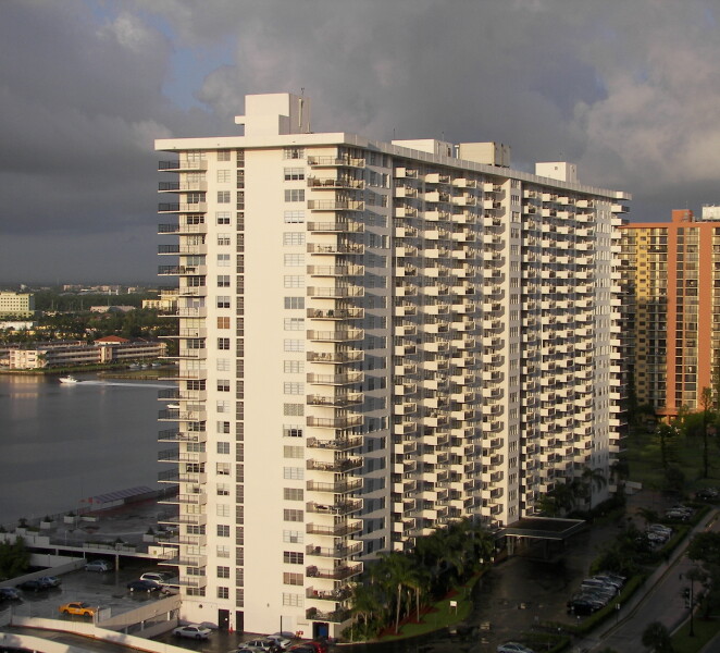 Winston Towers 100