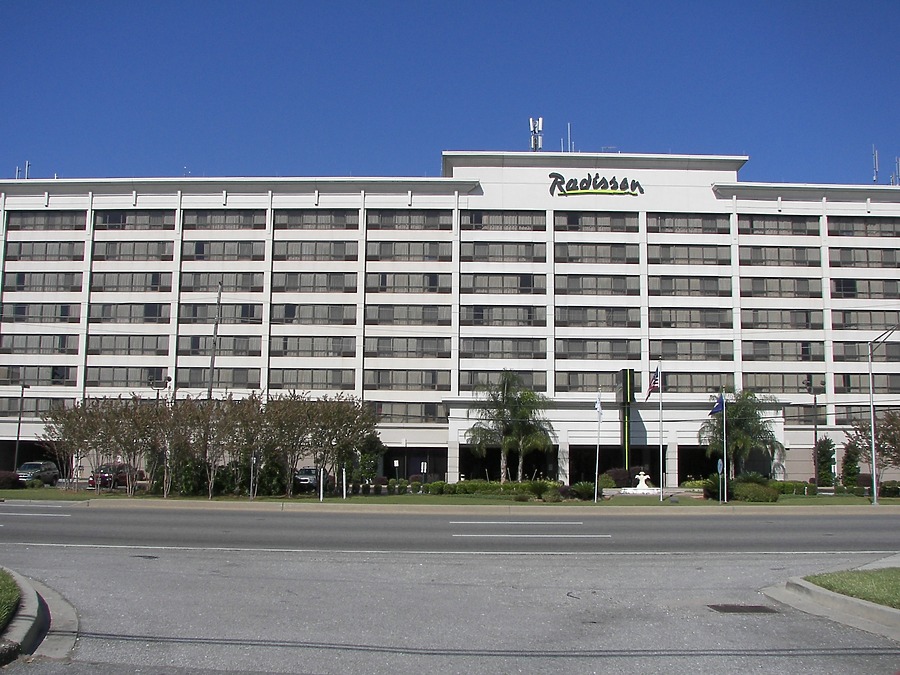 Radisson New Orleans Airport by Rodney Gunn