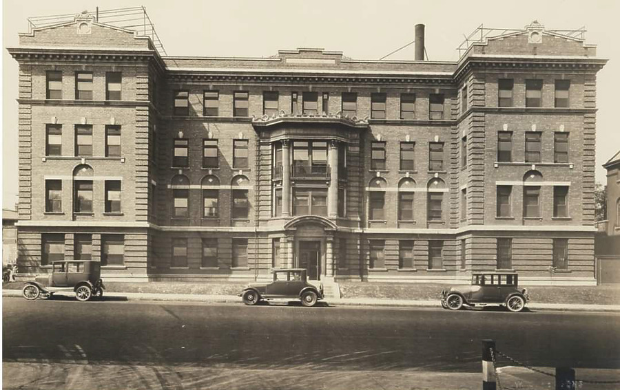 3427 Washington Avenue by Unknown