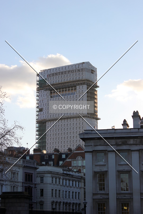 Centre Point by Florian Barbier